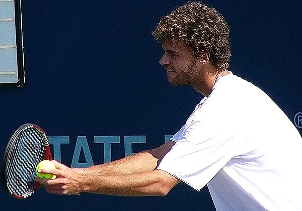 Gustavo Kuerten finished the year ranked world No. 1 for the first time in his career, becoming the first South American to do so. He won five singles