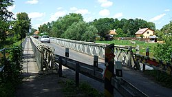 Trasa 0438 překonává Labe po mostu Bailey Bridge