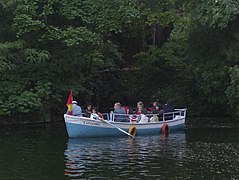 La Paloma, surcando las aguas del estanque