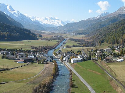 So kommt man zu La Punt Chamues-Ch mit den Öffentlichen - Mehr zum Ort Hier