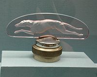 Ornamèn kap mobil Lalique