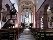 Vue intérieure de la nef vers le chœur