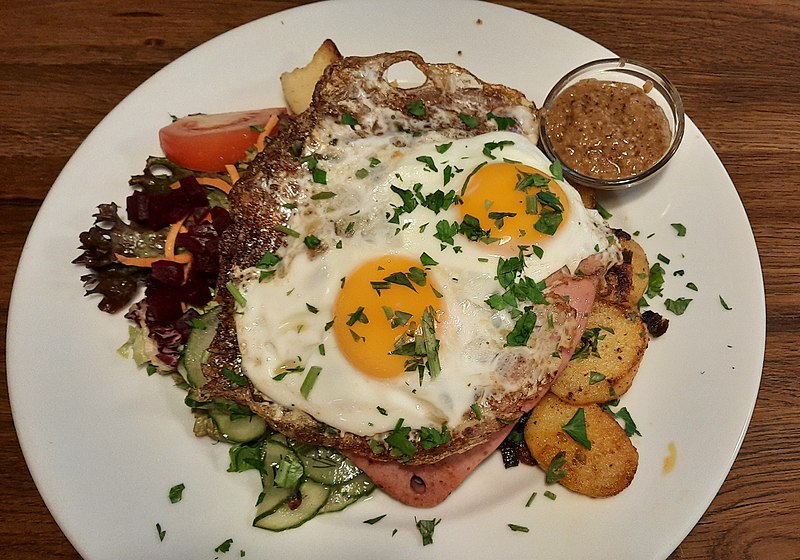 File:Leberkäse mit Spiegeleiern und Bratkartoffeln.jpg