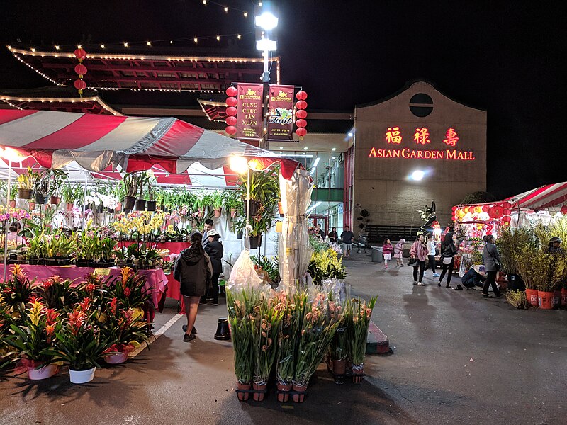 File:Little Saigon flower market.jpg