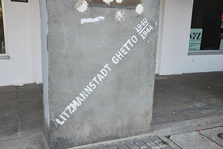 Stencil graffiti commemorating ghetto at Stary Rynek