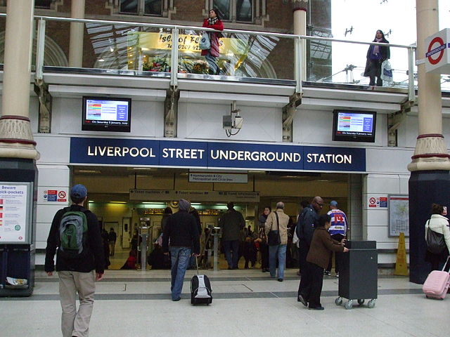 Entrance from the main concourse at Liverpool Street