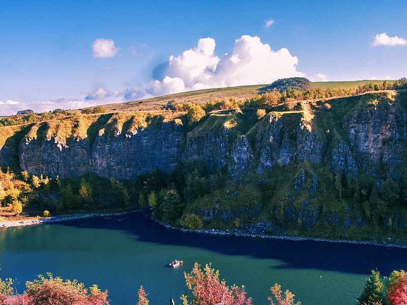 File:Lothersdale Fishery - panoramio.jpg