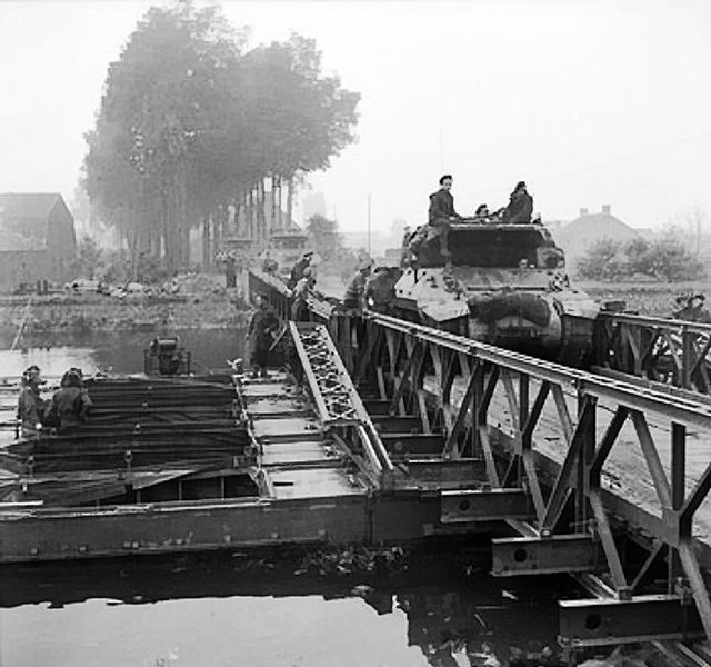 File:M10 tank destroyers crossing a Bailey bridge.jpg