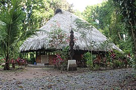 Maloca donde se realizan ceremonias de ayahuasca.jpg