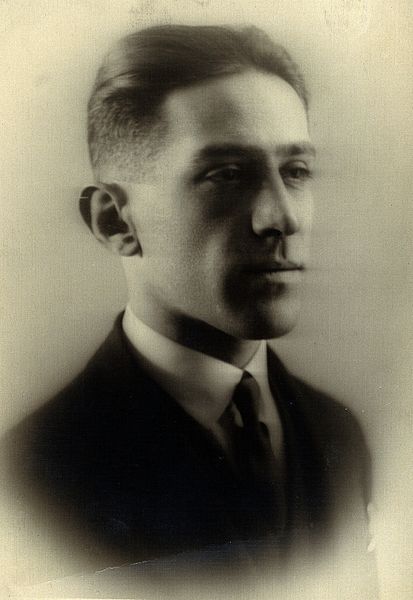 File:Mario Camurati. Photograph, 1931. Wellcome V0026157.jpg