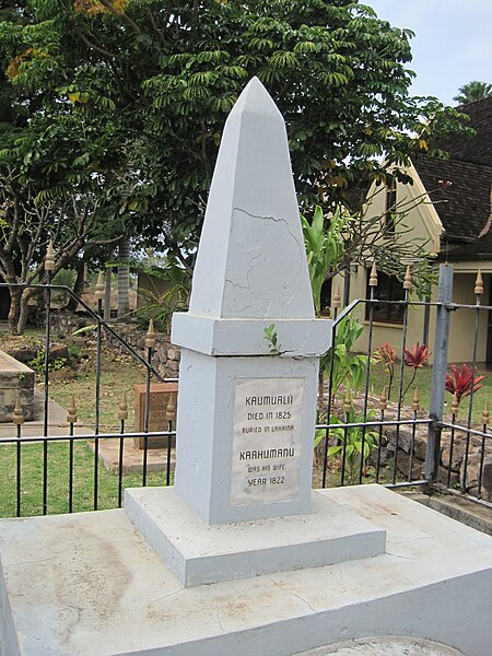 File:Maui-Lahaina-WaiolaCemetery-Kaumualii.JPG