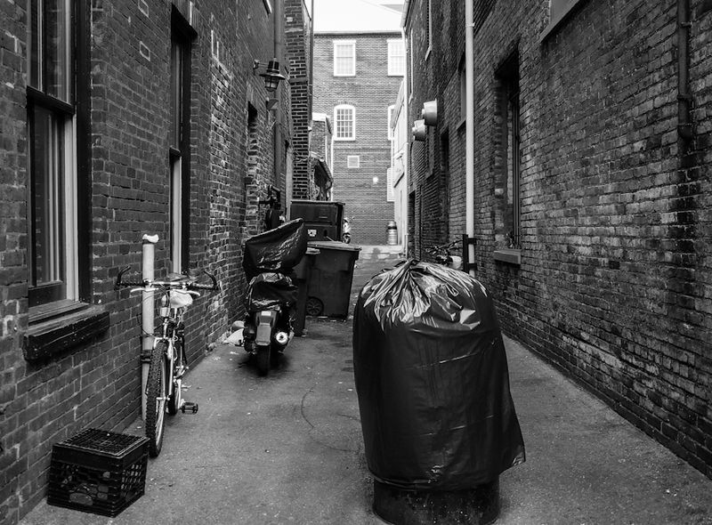 File:Messy alley in old town.jpg