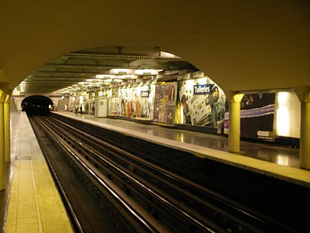 Metro tuileries2