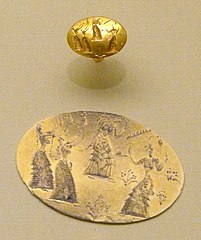 Anillo de oro minoico con una representación quizá de una danza ritual.