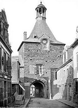 Montfort-sur-Meu - Remparts 1884.jpg