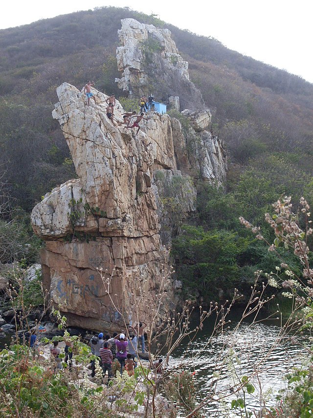 Morro de pedra, localizado na saída da cidade para Princesa Isabel