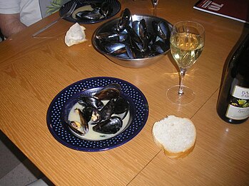 Moules et vin blanc