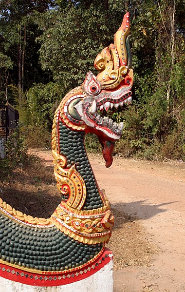 File:Muang Phon Hong-06-Wat-Naga-gje.jpg