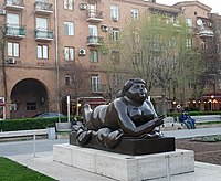 Ծխող կինը (քանդակ, Երևան)