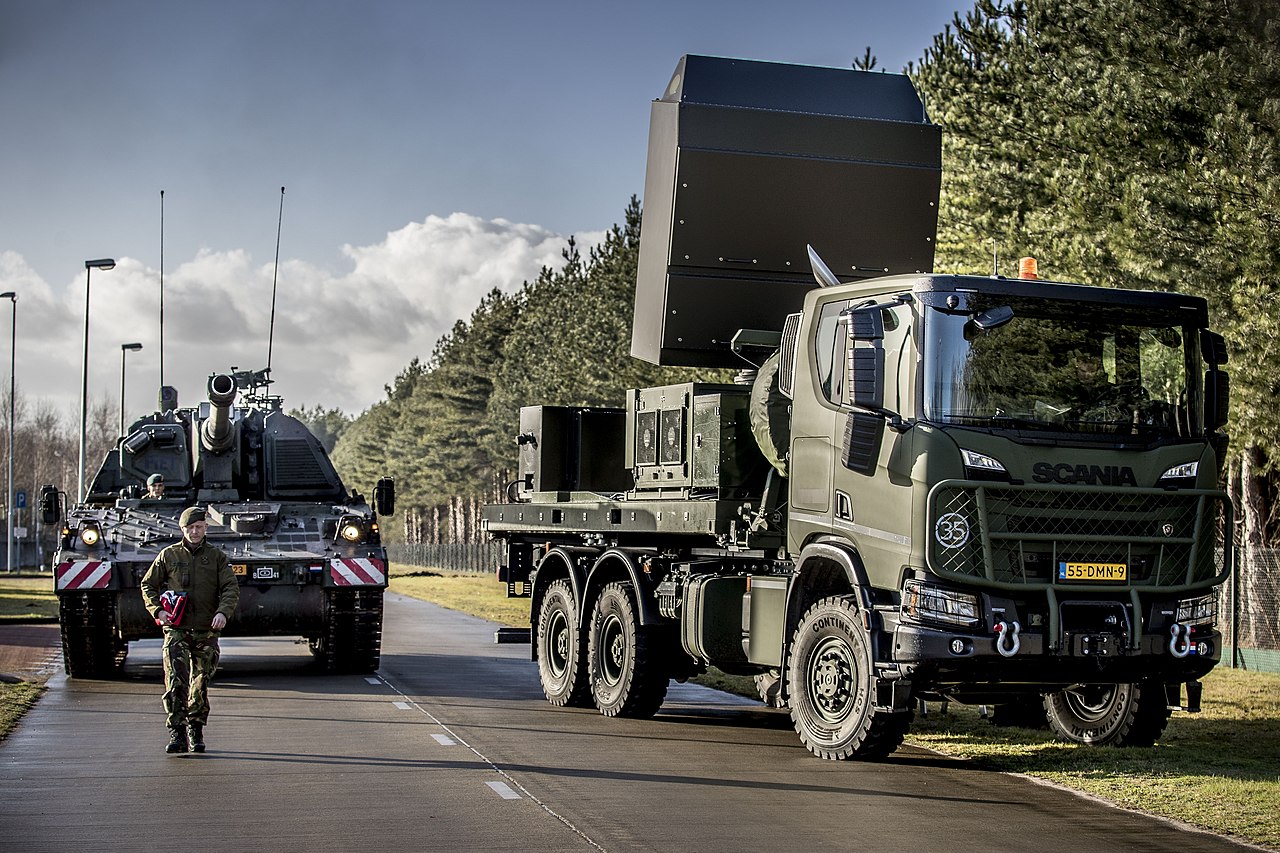 Scania Grifo 1280px-New_radar_Defensie_Grondgebonden_Luchtverdedigingscommando_01