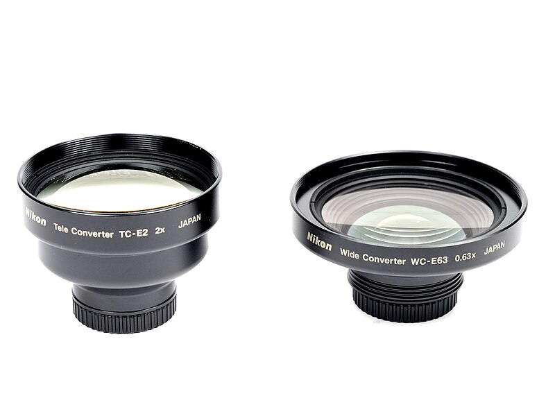 File:Nikon Tele Converter TC-E2 et Nikon Wide Converter WC-E63.jpg