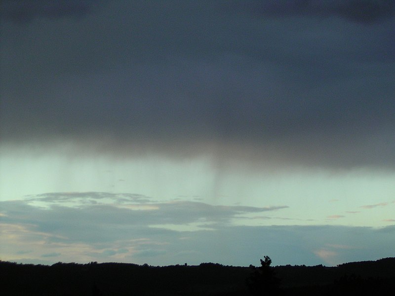 http://upload.wikimedia.org/wikipedia/commons/thumb/2/2c/Nimbostratus_virga.JPG/800px-Nimbostratus_virga.JPG