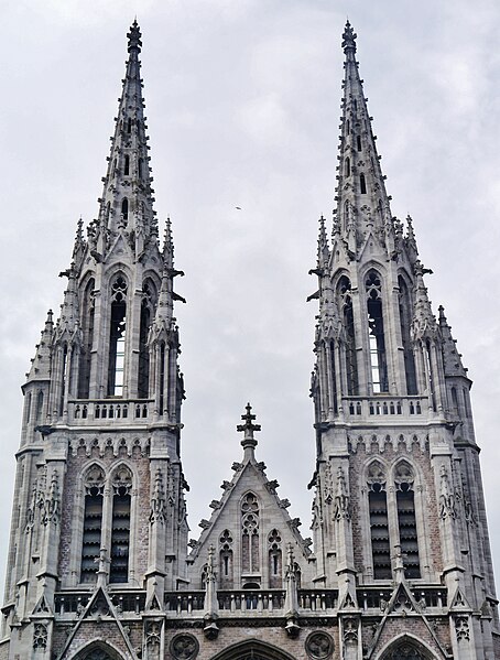 File:Oostende Sint-Petrus-en-Pauluskerk Türme.jpg