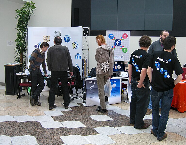 File:Open Source Conference 2011, stánek WMČR 2.jpg