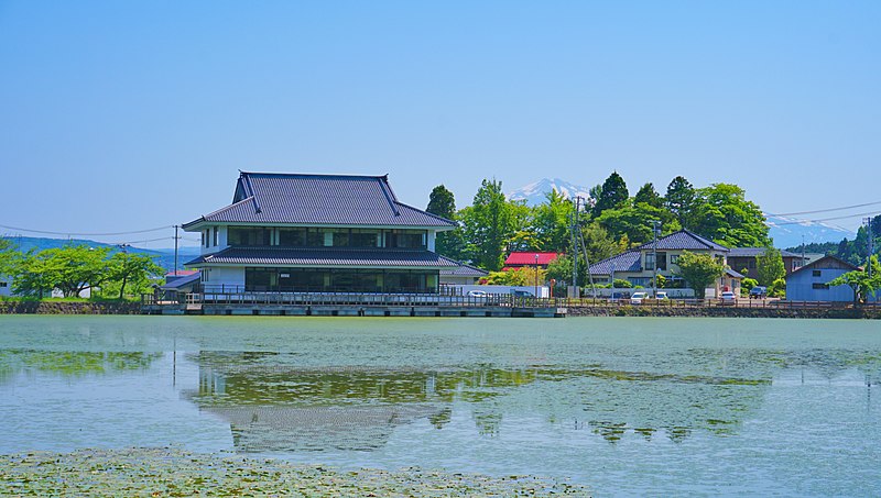 File:Otesaku-tsutsumi and Tsurumai Onsen.jpg