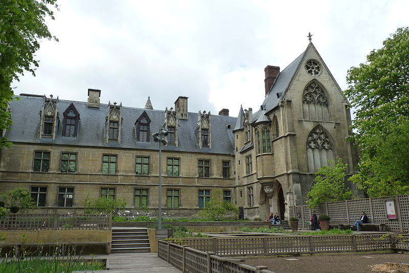 File:Outside the National Museum of the Middle Ages 3.jpg