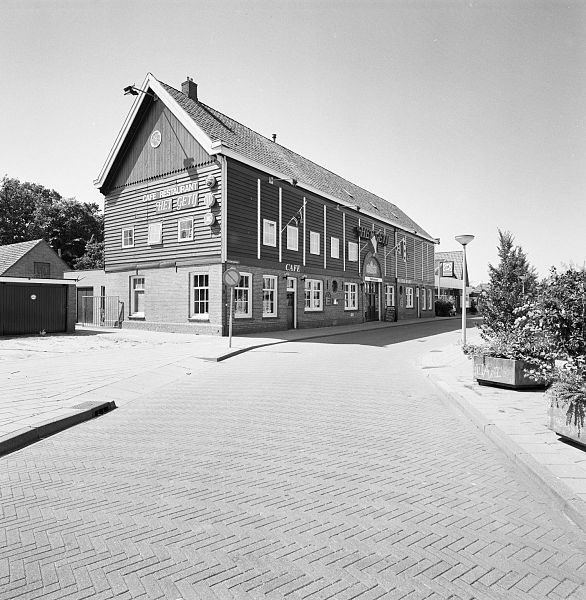 File:Overzicht voorgevel en linker zijgevel, houtzagerij thans café-restaurant - Steenwijk - 20350289 - RCE.jpg