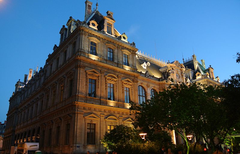 File:Palais de la Bourse Lyon northeastern corner.jpg