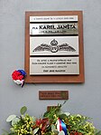 Pamětní deska Karla Janšty v Žitné ulici 32 na Praze 2