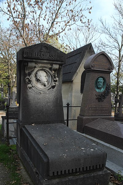 File:Paris 20e Cimetière Père-Lachaise Tombes 323.jpg