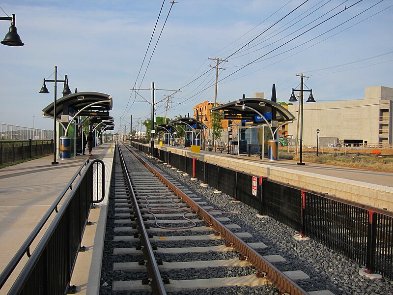 File:Parkwood Station 01.jpg