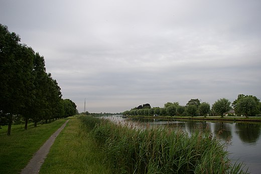 Wandelpad in Nederland, langs het Amstel-Drechtkanaal