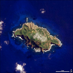 Pitcairnův ostrov na satelitním snímku