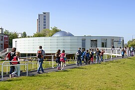 Le nouveau bâtiment du Planétarium de Reims (architecte JP Bonnemaison).