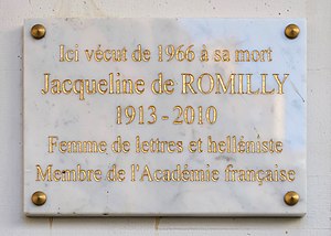 Plaque Jacqueline de Romilly, 12 rue Chernoviz, Paris 16e.jpg
