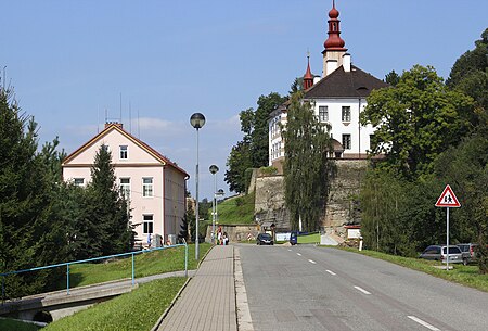 Podbřezí, Skalka Castle