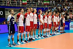 Selección masculina de voleibol de Polonia en un partido contra Irán.jpg