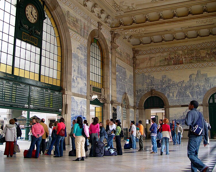File:Porto-Sao Bento Train Station entrance hall.jpg