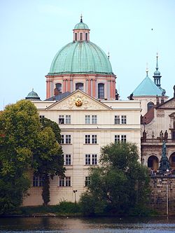 Klášter křižovníků s červenou hvězdou v Praze