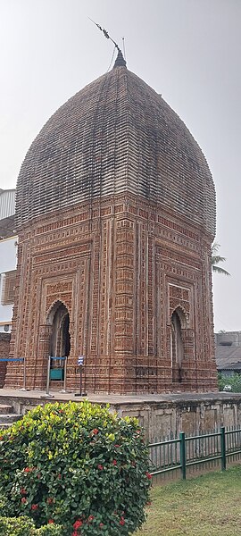 File:Pratapeswar Temple inside Rajbari complex, Kalna 06.jpg