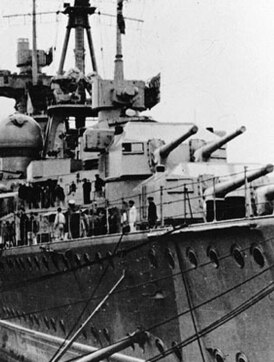 Носовые башни с орудиями 20,3 cm SKC/34 на тяжёлом крейсера «Принц Ойген»
