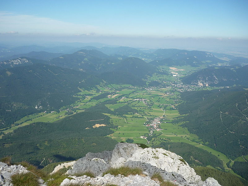 File:Puchberg vom Schneeberg 16.JPG