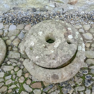 Quern stone at Rothe House Photograph: A.-K. D.