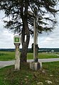 English: Wayside cross in Rankov, a small village in České Budějovice District, Czech Republic. Čeština: Boží muka a kříž u vsi Rankov, části města Trhové Sviny v okrese České Budějovice.