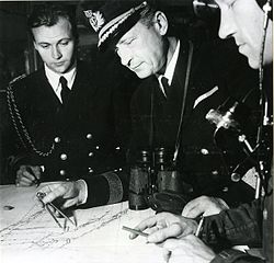 Tuğamiral Erik af Klint ile adjutant.jpg
