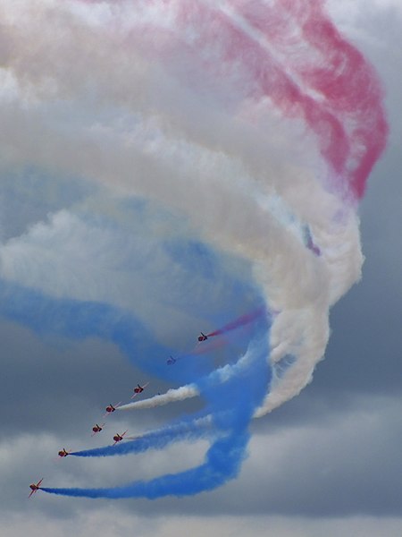 File:Red Arrows Display at the F1 British Grand Prix (14421093368).jpg